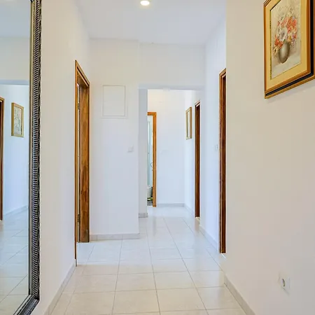 Veronika Near Makarska, Private Pool Holiday home *